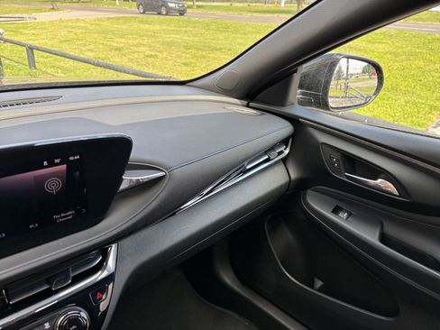 Used 2025 Buick Envista Sport Touring FWD image 34