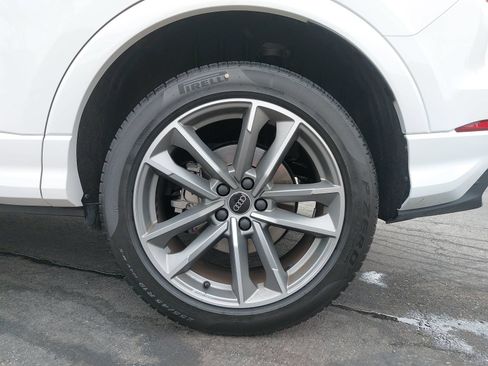 Certified 2025 Audi Q3 2.0T Premium w/ Convenience Package AWD/4WD image 37
