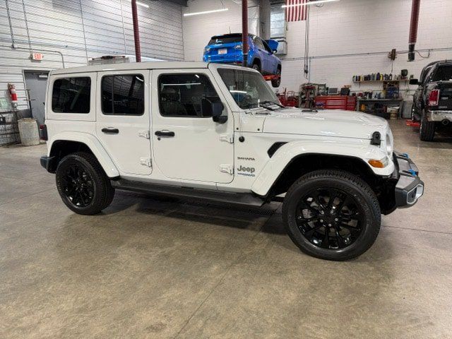 Used 2022 Jeep Wrangler Unlimited Sahara AWD/4WD image 6