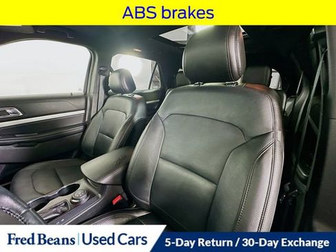 Used 2017 Ford Explorer XLT w/ Equipment Group 202A AWD/4WD image 27