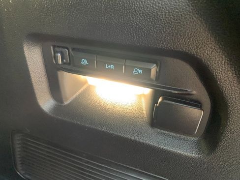 Used 2022 Ford Explorer Platinum w/ Equipment Group 601A AWD/4WD image 18