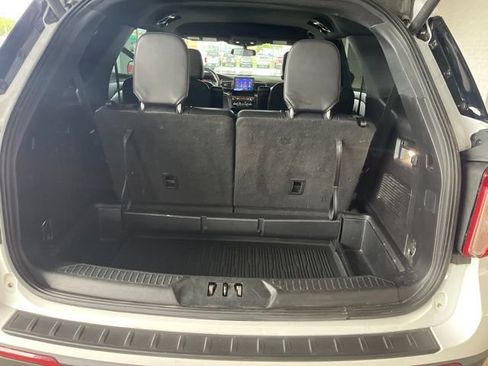 Used 2020 Ford Explorer XLT w/ Equipment Group 202A AWD/4WD image 15