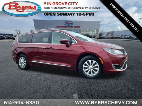 Used 2018 Chrysler Pacifica Touring-L image 1