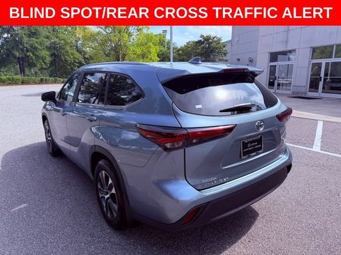 Used 2024 Toyota Highlander XLE FWD image 5