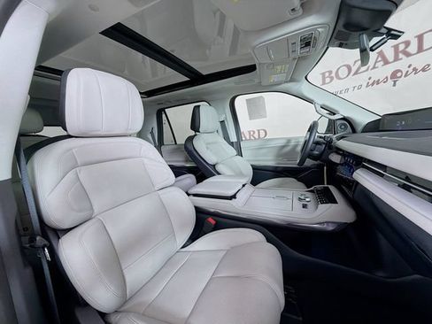 New 2026 Lincoln Navigator Reserve w/ Jet Appearance Package AWD/4WD image 32