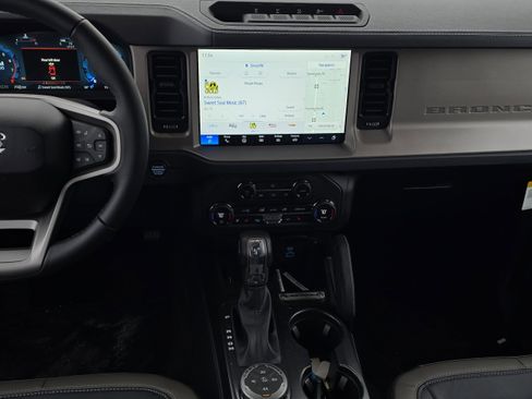 New 2025 Ford Bronco Outer Banks w/ Sasquatch Package image 14