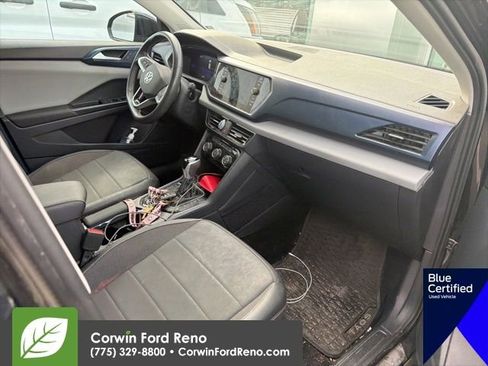 Used 2023 Volkswagen Taos SE w/ Panoramic Sunroof Package image 10