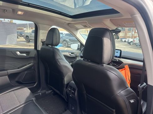 Used 2022 Ford Escape SEL image 9