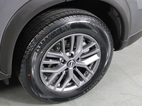 Used 2024 Nissan Rogue S image 10