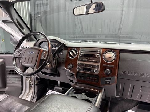 Used 2012 Ford F250 Lariat w/ Lariat Interior Pkg image 29