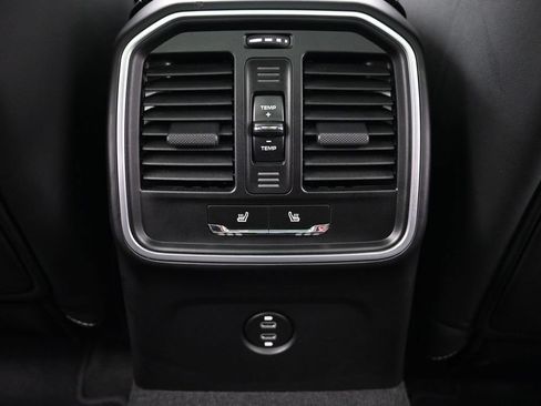 Used 2026 Porsche Macan Turbo AWD/4WD image 8