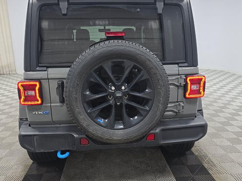 Used 2022 Jeep Wrangler Unlimited Sahara AWD/4WD image 6