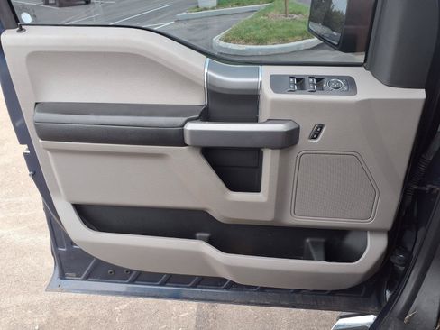 Used 2018 Ford F150 XLT w/ Equipment Group 302A Luxury AWD/4WD image 19