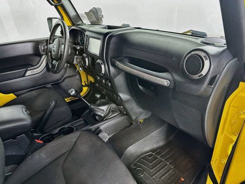 Used 2016 Jeep Wrangler Sport w/ Connectivity Group AWD/4WD image 28
