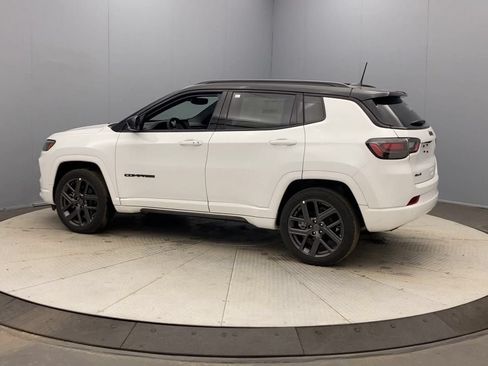 Used 2024 Jeep Compass Limited w/ High Altitude Package AWD/4WD image 3