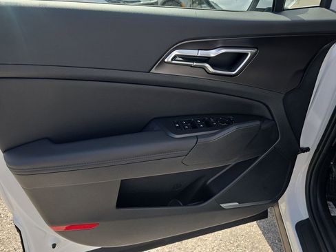 New 2026 Kia Sportage EX FWD image 18