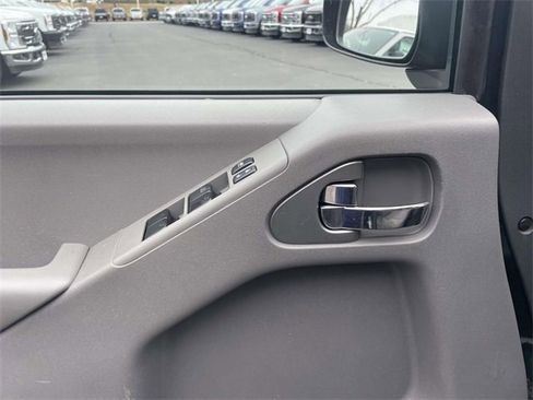 Used 2021 Nissan Frontier SV image 11