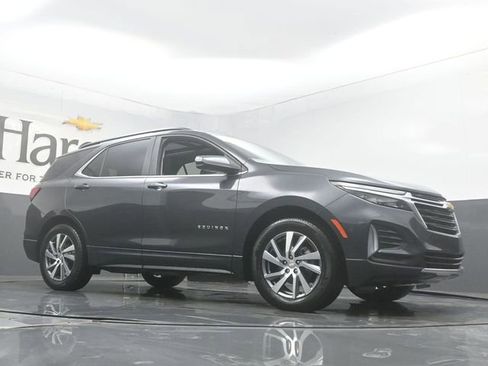 Used 2022 Chevrolet Equinox LT FWD image 2