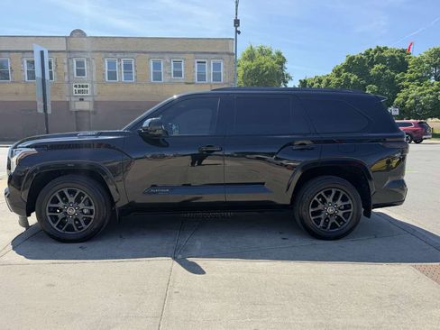 Used 2023 Toyota Sequoia Platinum AWD/4WD image 8