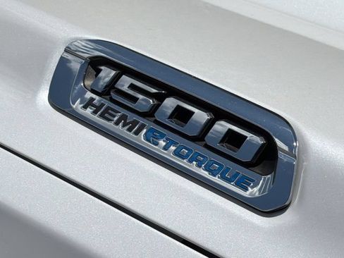 Used 2023 RAM 1500 Laramie AWD/4WD image 5