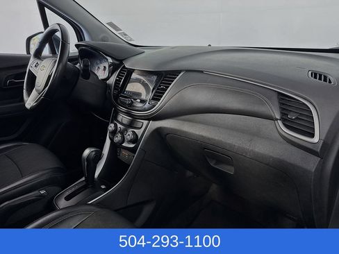 Used 2019 Chevrolet Trax LT w/ LT Convenience Package FWD image 26