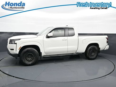 Used 2024 Nissan Frontier SV RWD image 6