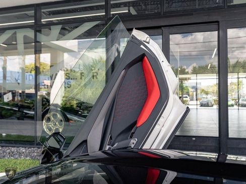 Used 2025 Lamborghini Revuelto AWD/4WD image 30