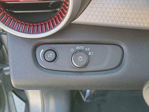 Used 2024 Chevrolet Trax RS w/ Sunroof Package image 21