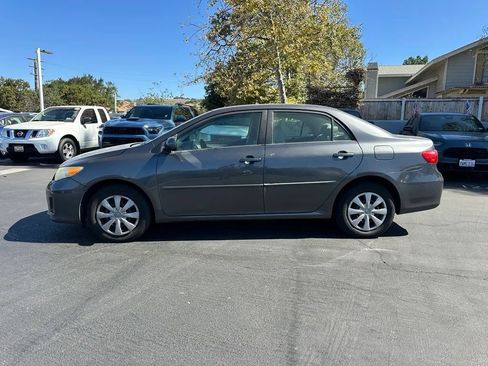 Used 2011 Toyota Corolla LE FWD image 3