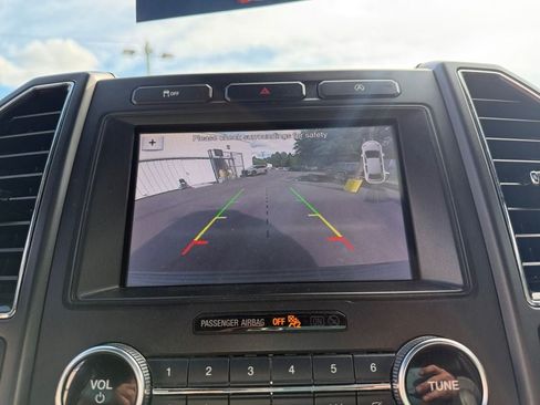 Used 2019 Ford Expedition Max Limited RWD image 18