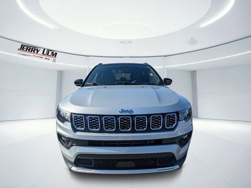 Used 2024 Jeep Compass Limited image 7