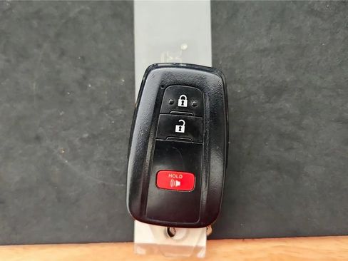Used 2024 Toyota RAV4 XLE FWD image 21