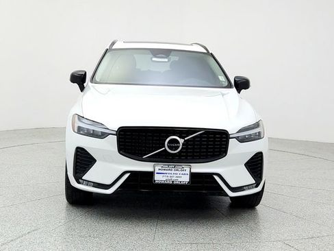 Certified 2025 Volvo XC60 B5 Plus image 2
