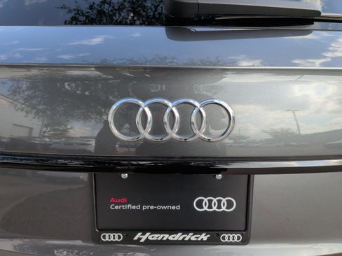 Certified 2025 Audi Q5 2.0T Premium w/ Convenience Plus Package image 38