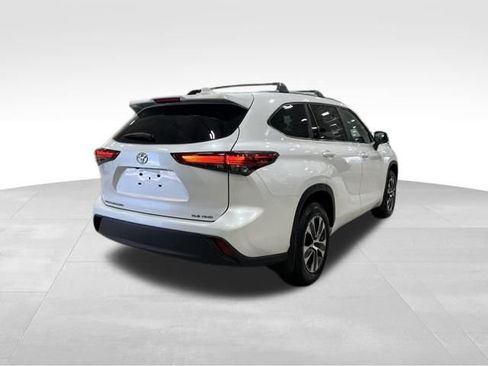 Used 2023 Toyota Highlander XLE AWD/4WD image 28