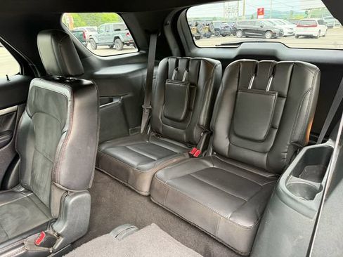 Used 2019 Ford Explorer XLT w/ Equipment Group 202A AWD/4WD image 11