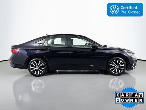 Used 2025 Volkswagen Jetta SE FWD image 8