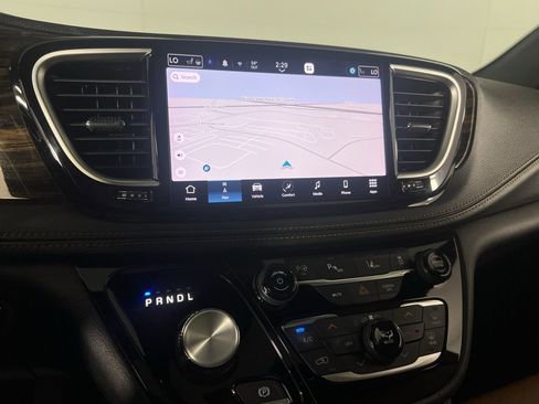 Used 2023 Chrysler Pacifica Pinnacle image 18