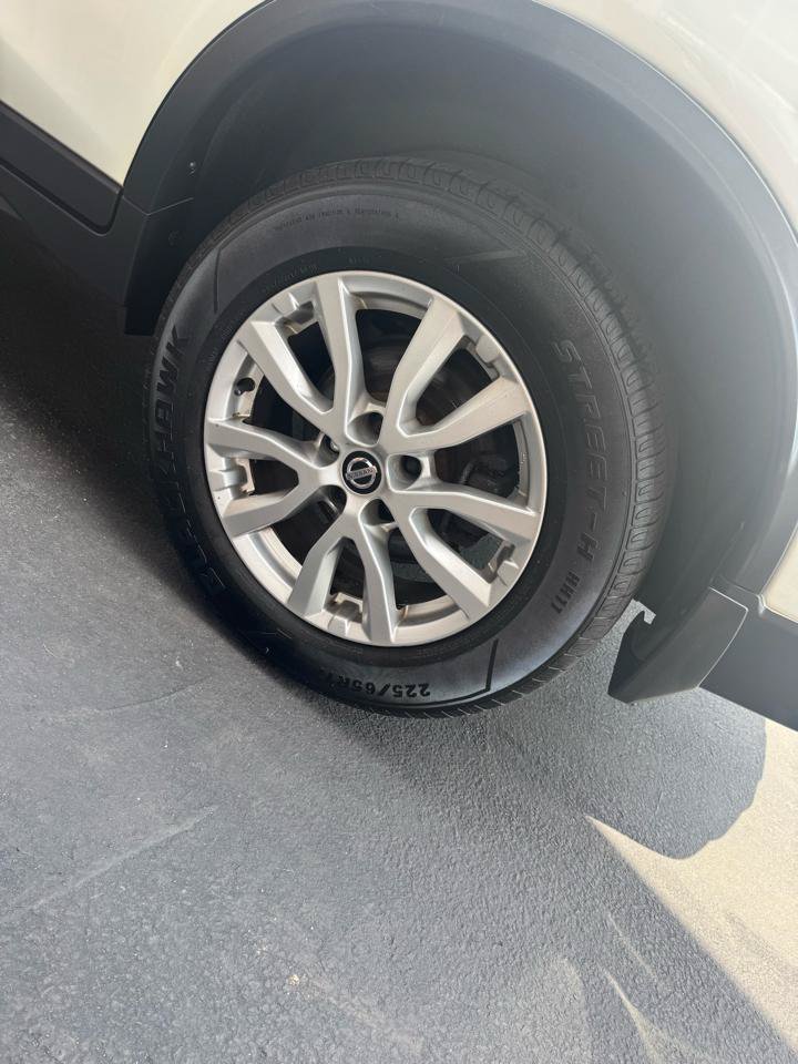 Used 2017 Nissan Rogue SV AWD/4WD image 18