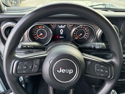 Used 2023 Jeep Wrangler Sport image 31