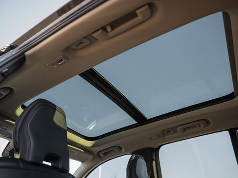 Certified 2023 Volvo XC90 B6 Plus image 2