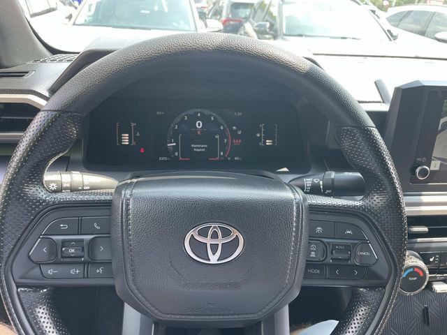 Used 2025 Toyota Tacoma SR5 AWD/4WD image 28