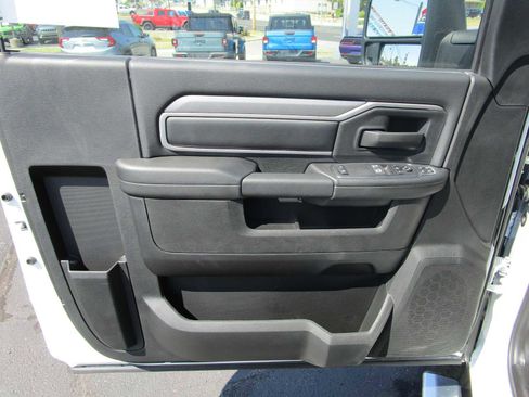 Used 2024 RAM 2500 Tradesman w/ Chrome Appearance Group image 15