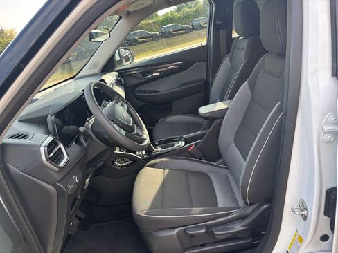 Used 2025 Chevrolet TrailBlazer LT image 24