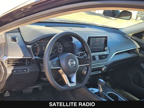 Used 2022 Nissan Altima 2.5 SV FWD image 13
