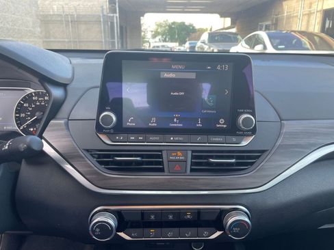 Used 2025 Nissan Altima 2.5 SV image 17