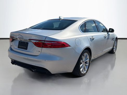 Used 2018 Jaguar XF Premium image 4