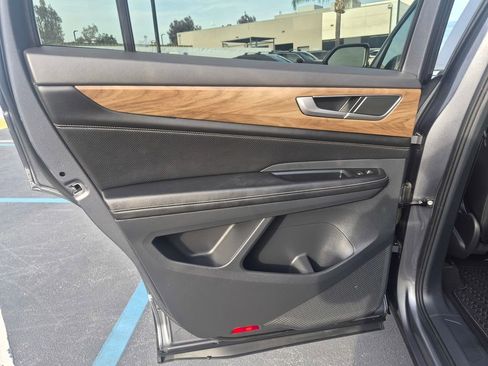 Used 2024 Volkswagen Atlas SE AWD/4WD image 25