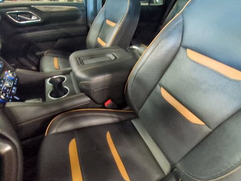 Used 2023 GMC Yukon AT4 w/ AT4 Premium Package AWD/4WD image 9