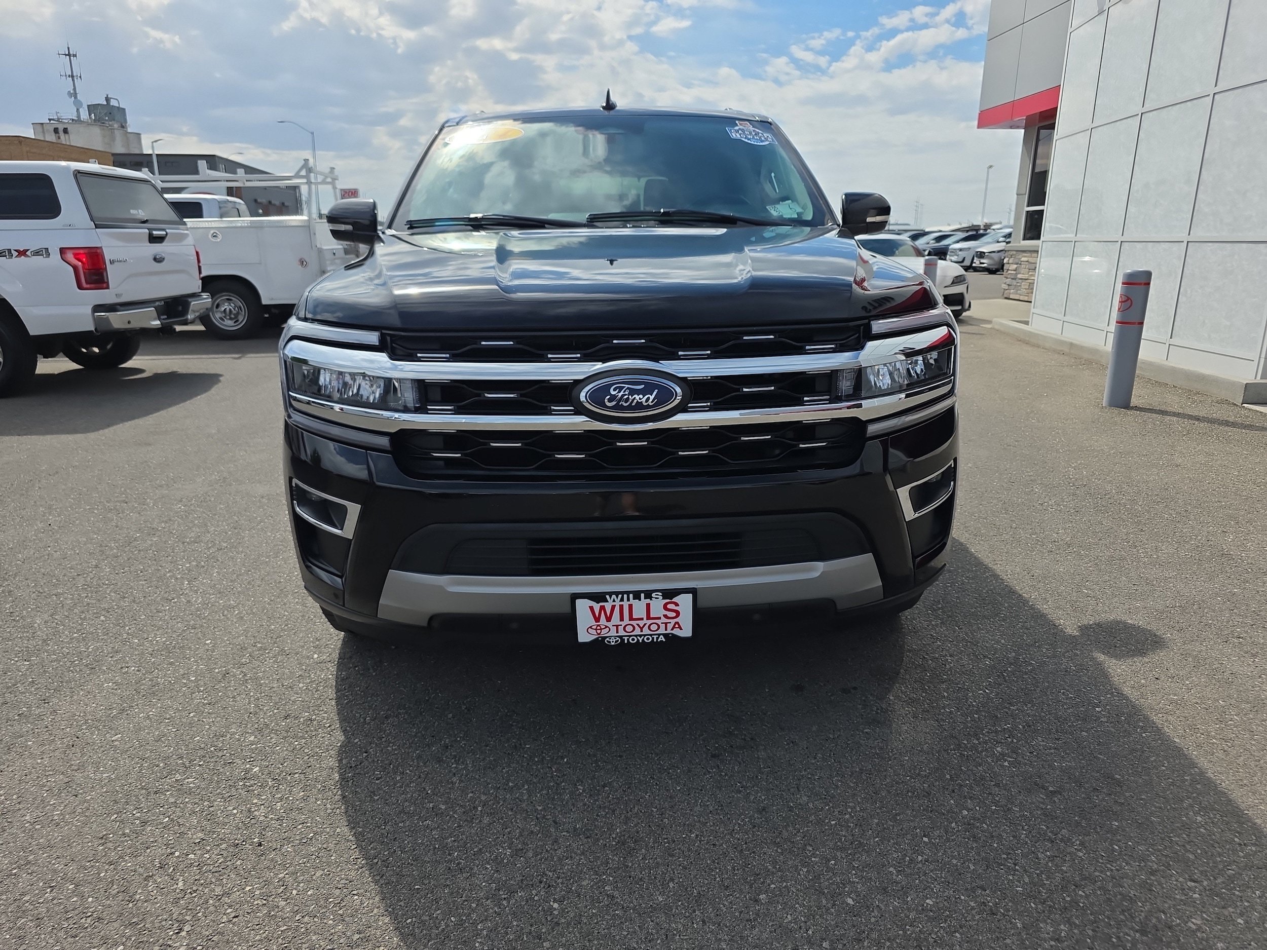 Used 2024 Ford Expedition Limited AWD/4WD image 5
